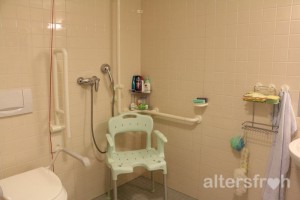 Badezimmer mit Dusche und WC