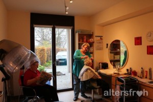 Friseursalon im Erdgeschoss