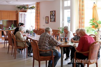 Malgruppe in der Tagespflege im Seniorenzentrum Haus am Park in Berlin Pankow