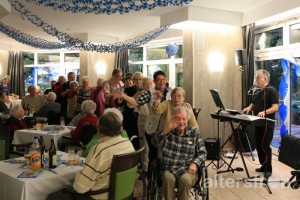 Polonaise beim Oktoberfest 2015, Vitanas Senioren Centrum Am Stadtpark in Berlin